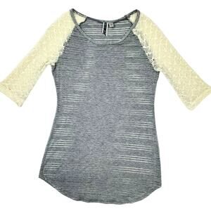 BKE Buckle Womens Size S Lace Knit Raglan Sheer Stretch Short Sleeve Top Small